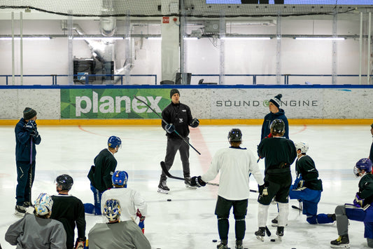 Miten taitoja oikeasti opitaan jääkiekossa?